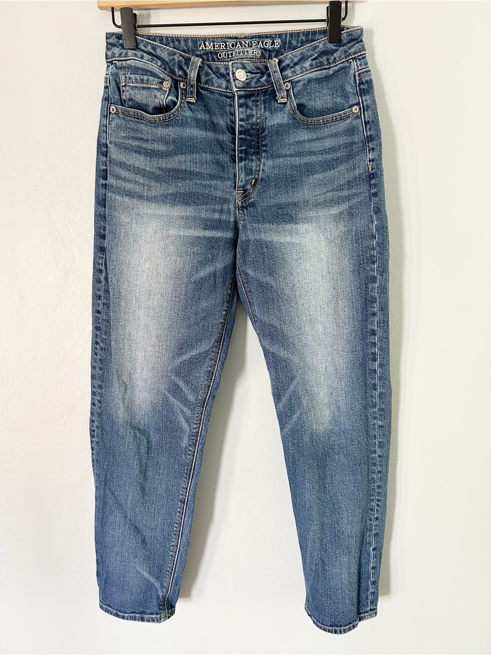 American Eagle • Women's Blue High-Rise Straight leg Jeans